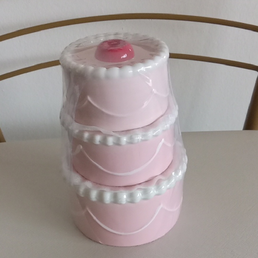 Target Pink Cake-Shaped Measuring Cups